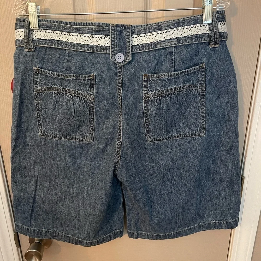 Kikit Y2K belted denim shorts with front & back pockets. NWT​